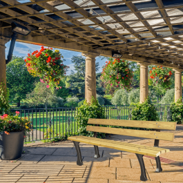 Banc urbain Dusseldorf, 180cm, 5 lames en pin du Nord, traité autoclave classe IV, certifié FSC,  milieu urbain ou rural