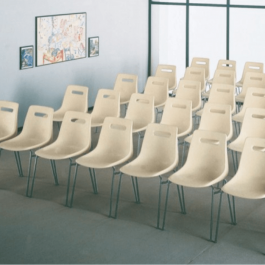 Chaise empilable New Campus accrochable M2 - Grosfillex
