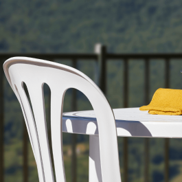 chaises blanche empilable Bistrot Garrotxa, plastique, résistante, solide, polyéthylène HDPE pur, recyclable