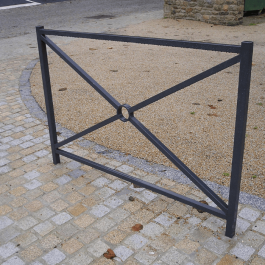 Barrière Versailles à sceller - longueur 146cm de Fap Collectivités Barrière Versailles à sceller - longueur 146cm de Fap Collectivités