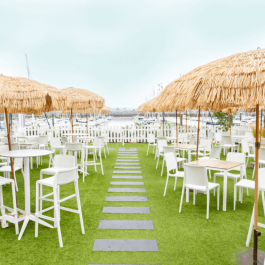 Profitez du soleil sans souci avec MANILA, le parasol décoratif en raphia. Avec des baleines en fibre de verre pour une plus gra