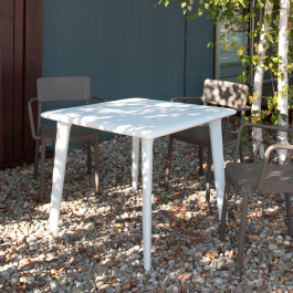 Table New Dessa 90x90cm designed by Josep Lluscà blanc